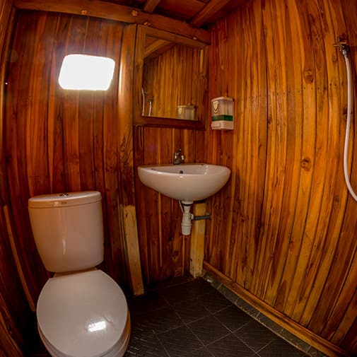 Alcira Boat Phinisi Bathroom wooden