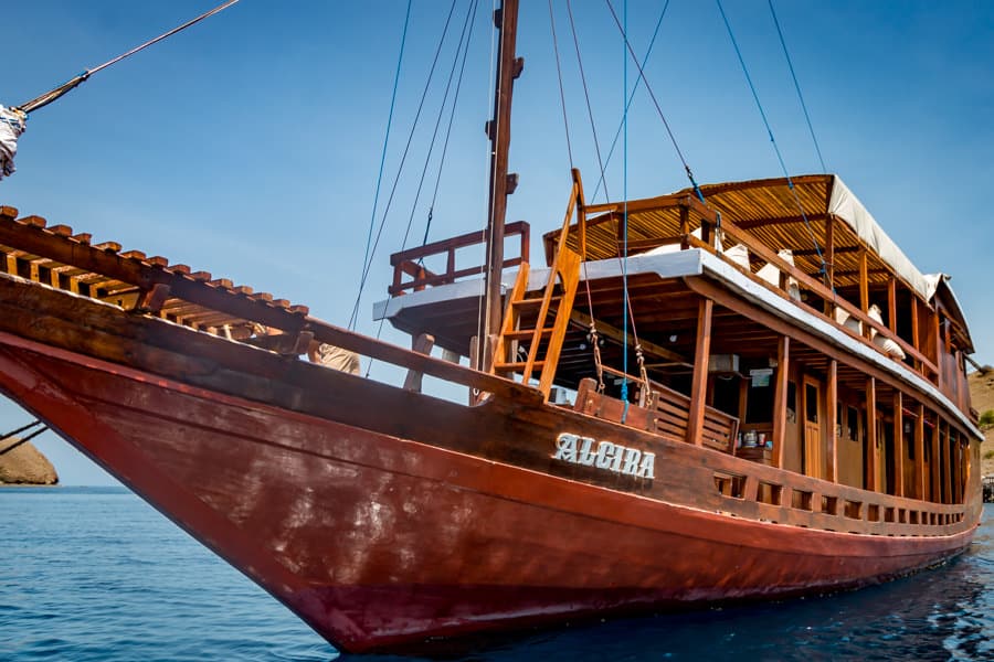 Alcira, vue frontale du bateau